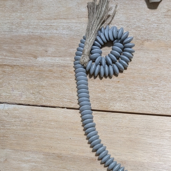 Gray Beaded Garland Home Decor Mango Wood NEW - Picture 3 of 4